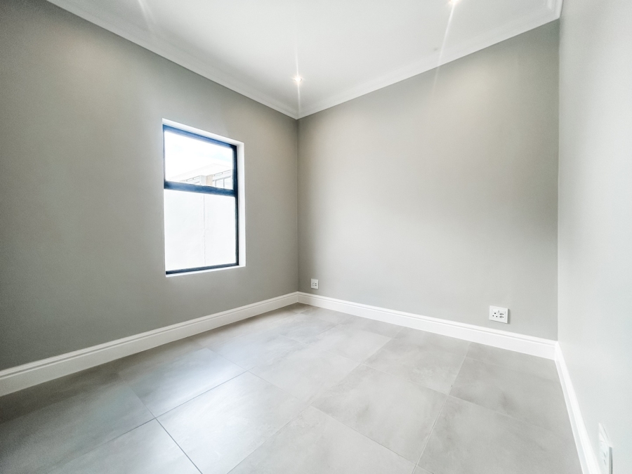 To Let 3 Bedroom Property for Rent in Sandown Western Cape